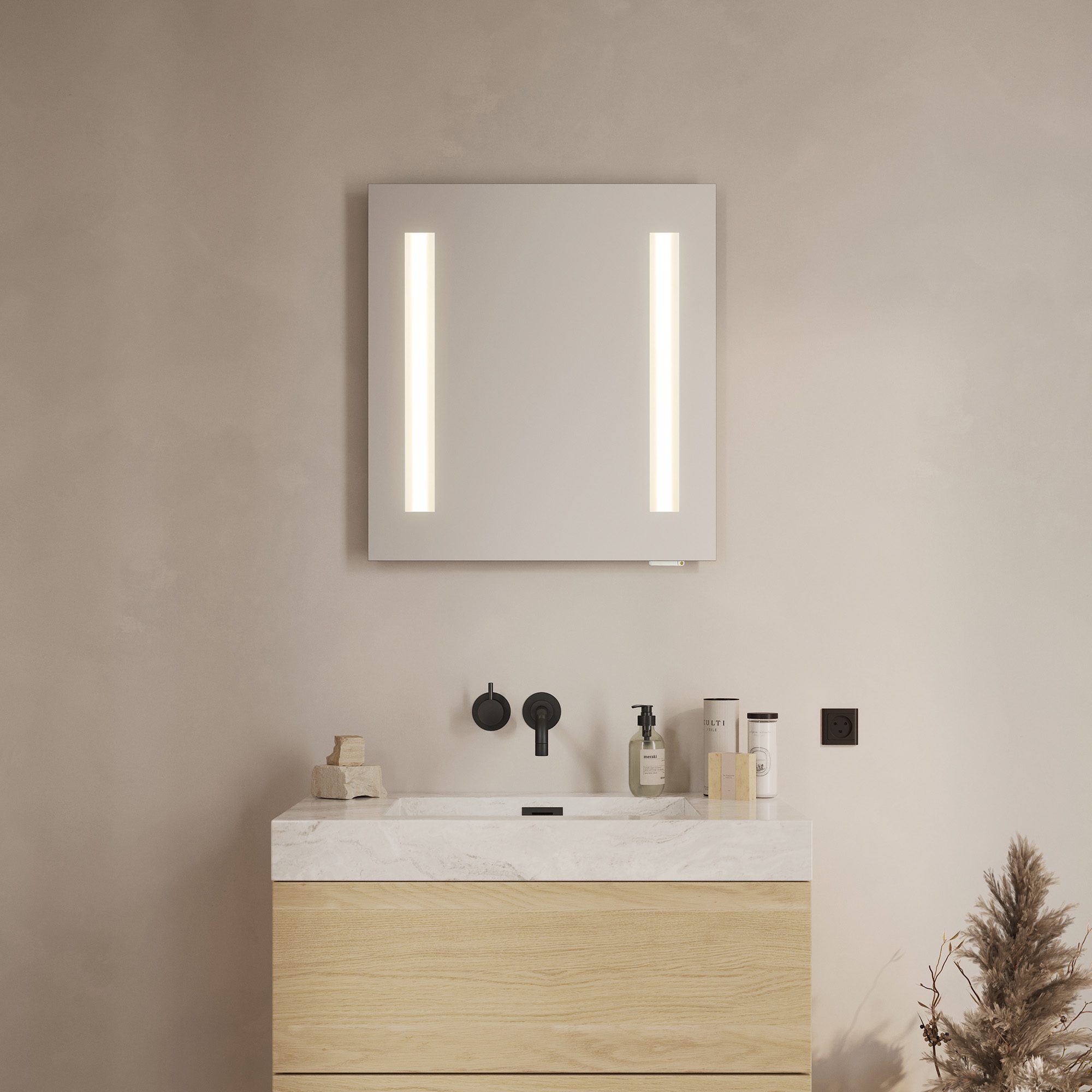 Loevschall Baderomsspeil med lys og stikkontakt H 650mm X B 600mm | Illuminor as