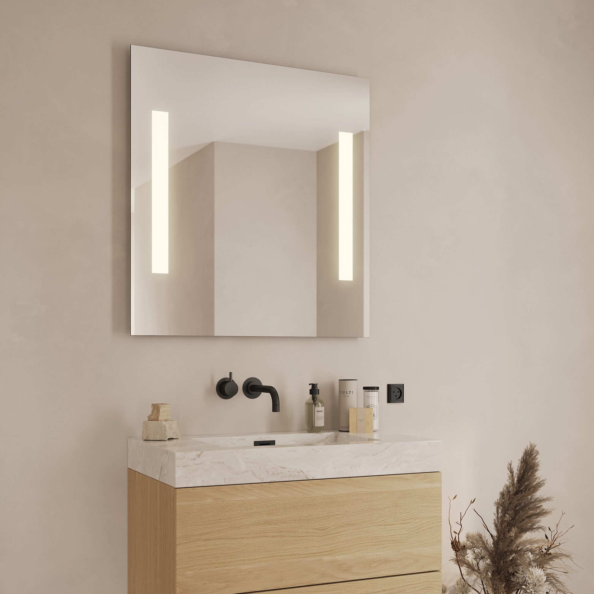 Loevschall Godhavn baderomsspeil med lys H 850 x B 800 mm | Illuminor as