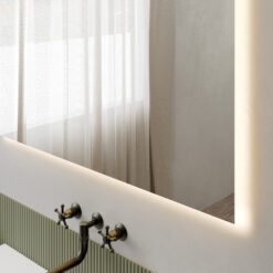 Loevschall Nibe baderomsspeil med bakgrunnsbelysning 800mm