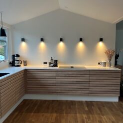 Malmbergs Ume utelampe i stilrent skandinavisk design brukt i kjøkken