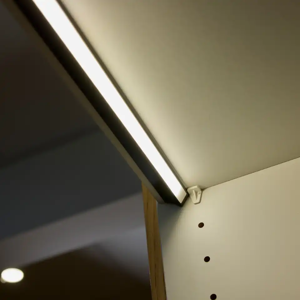 Angled LED Garderobelys Iron Grey | Illuminor as