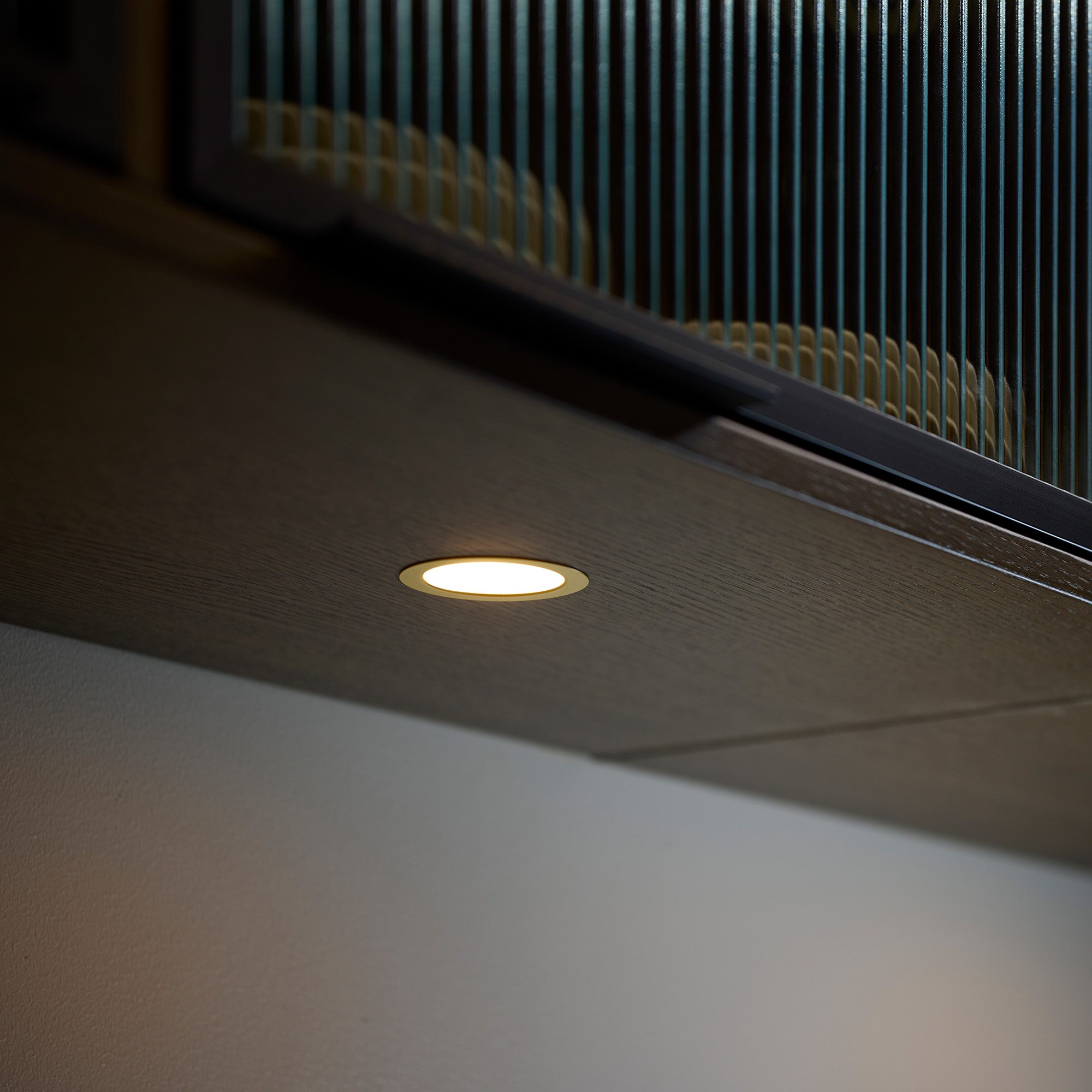 Pace Light MultiWhite® 12V Led Messing møbelspot | Illuminor as