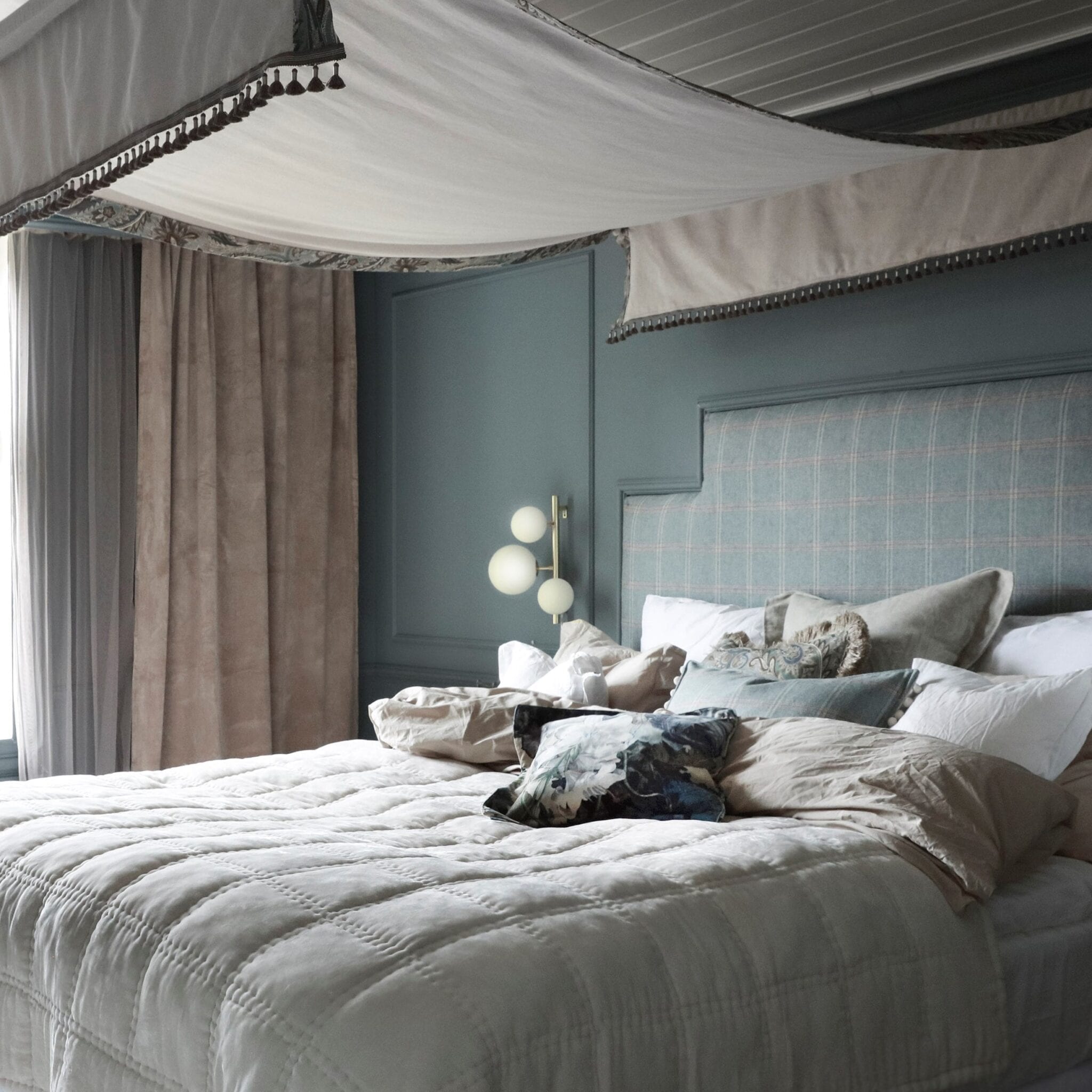 Alternative view of Molekyl vegglampe 3 x G9 25W Matt messing/Hvit