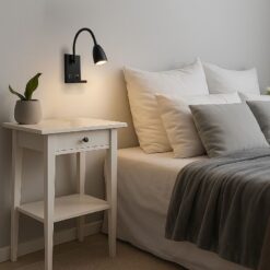 Ajax Sengelampe med USB lader Sort