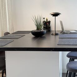 Epsilon Recharge bordlampe sort usb